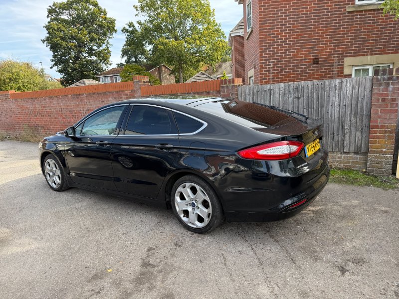 Black Ford Mondeo 2.0 TDCi Titanium Hatchback 5dr Diesel Manual Euro 6 s/s 150 ps