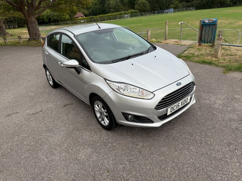 Silver 2015 Ford Fiesta 1.25 Zetec Hatchback 5dr Petrol Manual Euro 6 82 ps in Portsmouth